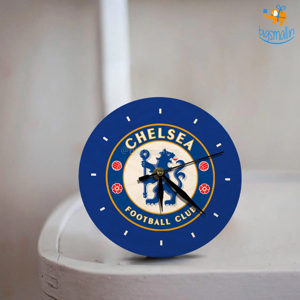 Bigsmall_cc All Of It Chelsea Wooden Table Clock