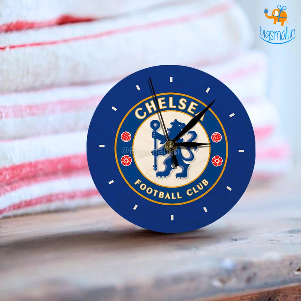 Bigsmall_cc All Of It Chelsea Wooden Table Clock