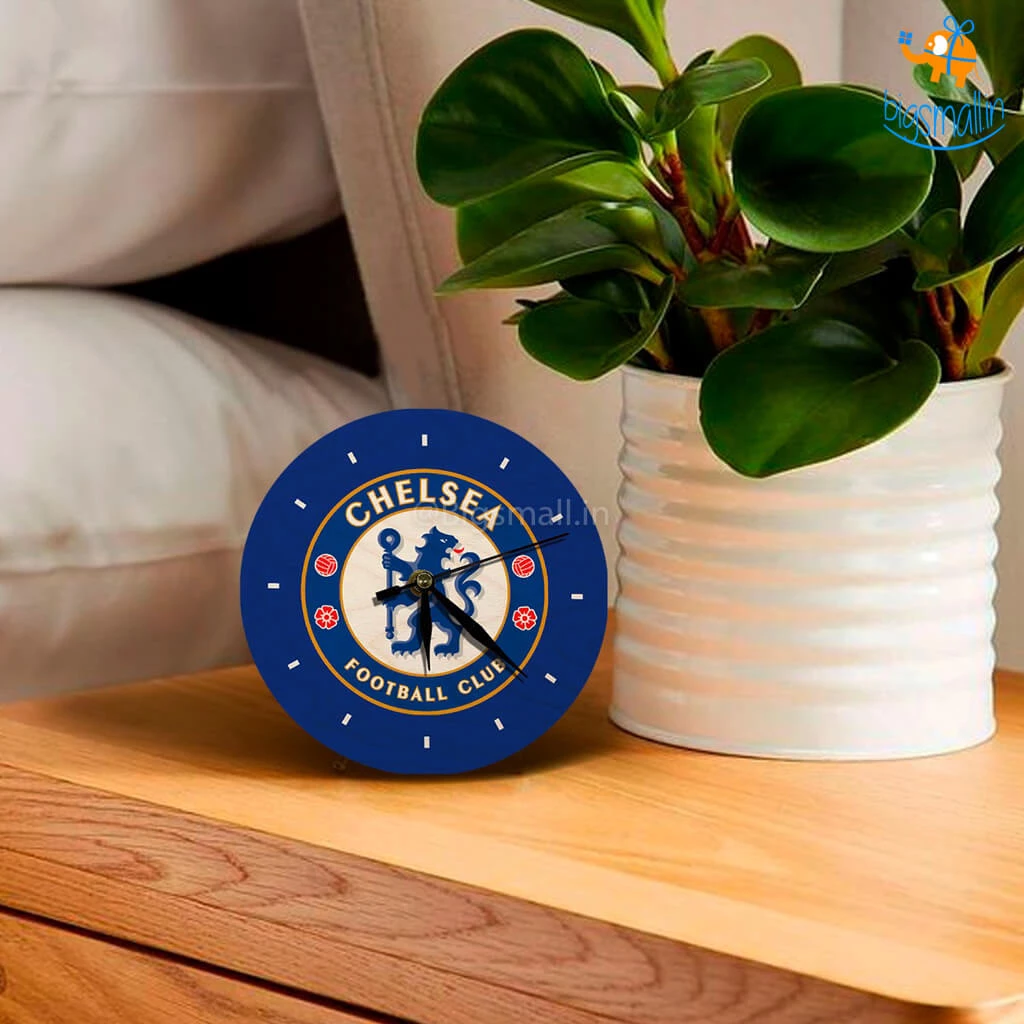 Bigsmall_cc All Of It Chelsea Wooden Table Clock