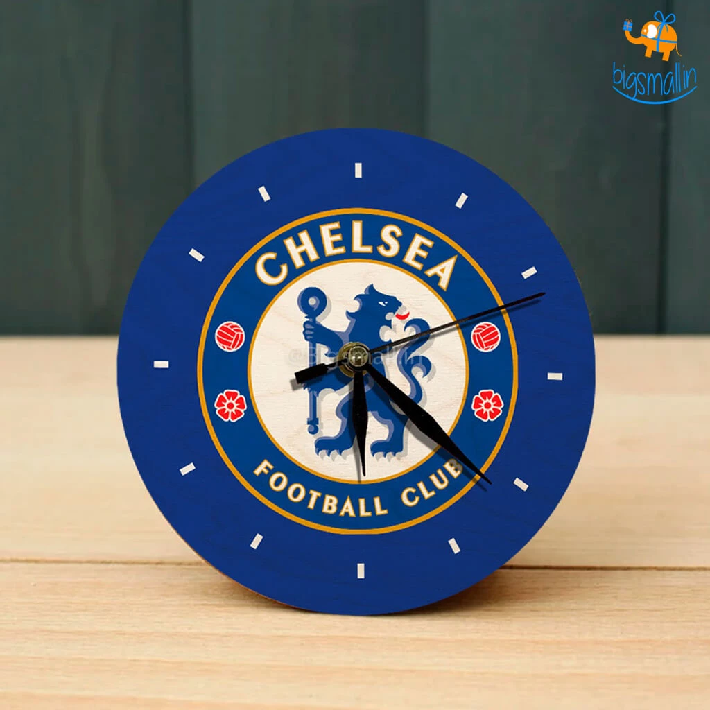 Bigsmall_cc All Of It Chelsea Wooden Table Clock