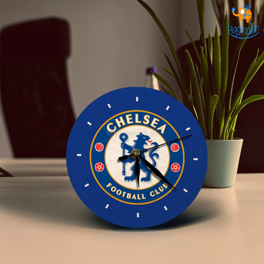 Bigsmall_cc All Of It Chelsea Wooden Table Clock