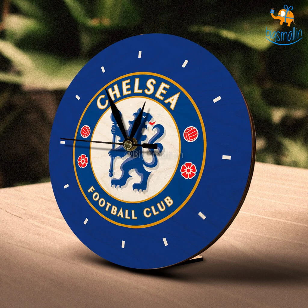 Bigsmall_cc All Of It Chelsea Wooden Table Clock