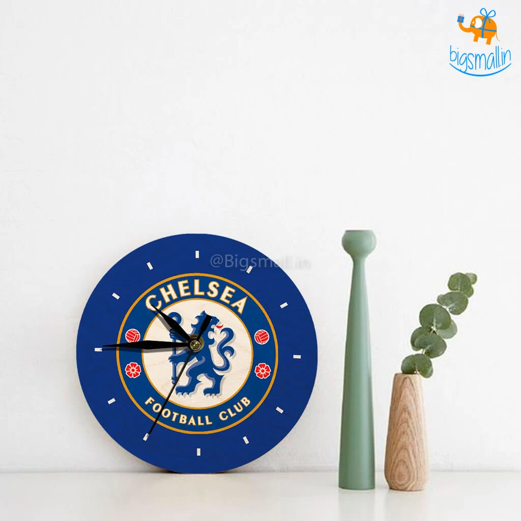 Bigsmall_cc All Of It Chelsea Wooden Table Clock