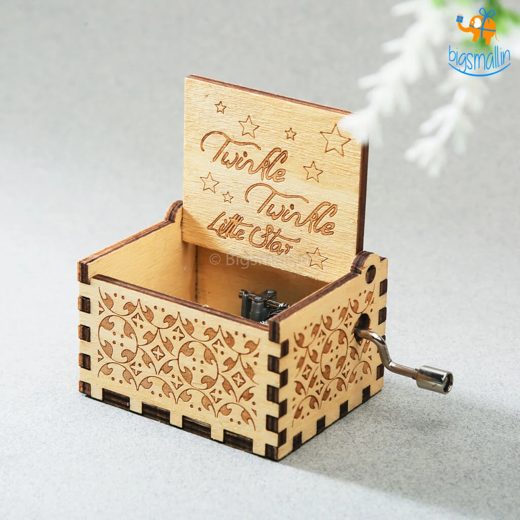 AmyLi Twinkle Twinkle Wooden Music Box All Of It