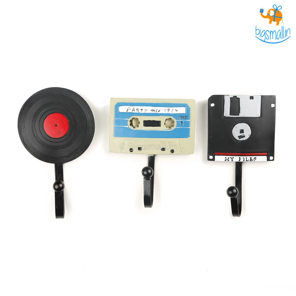 Vinny Y All Of It Retro Cassette Hooks