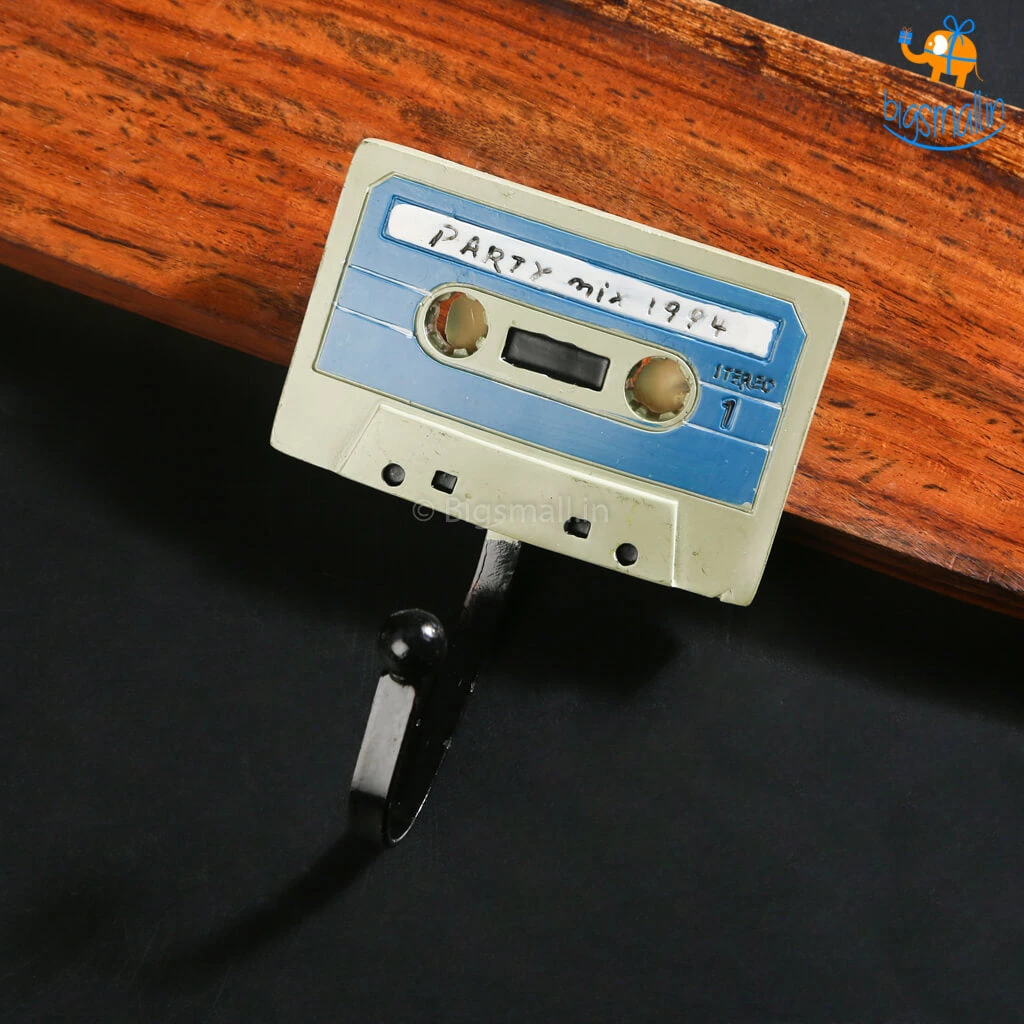 Vinny Y All Of It Retro Cassette Hooks