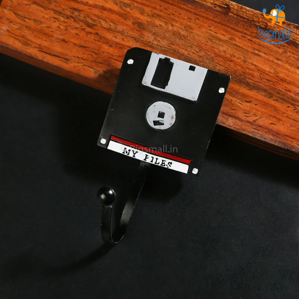 Vinny Y All Of It Retro Cassette Hooks