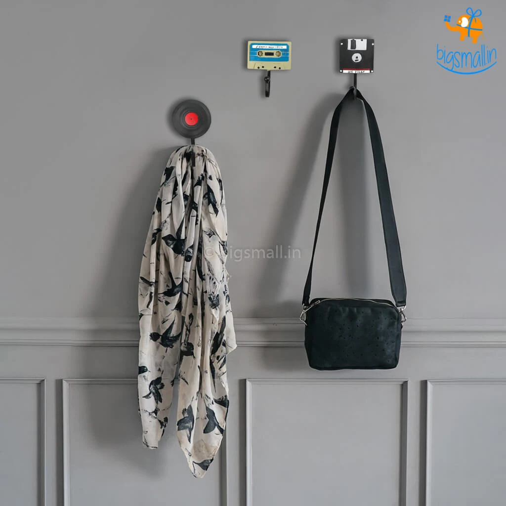 Vinny Y All Of It Retro Cassette Hooks