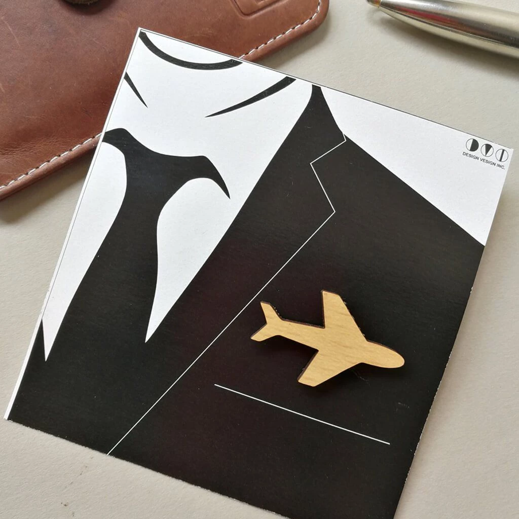 DesignWesign Travel Wooden Brooch Corporate