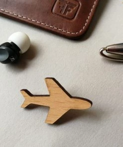 DesignWesign Travel Wooden Brooch Corporate