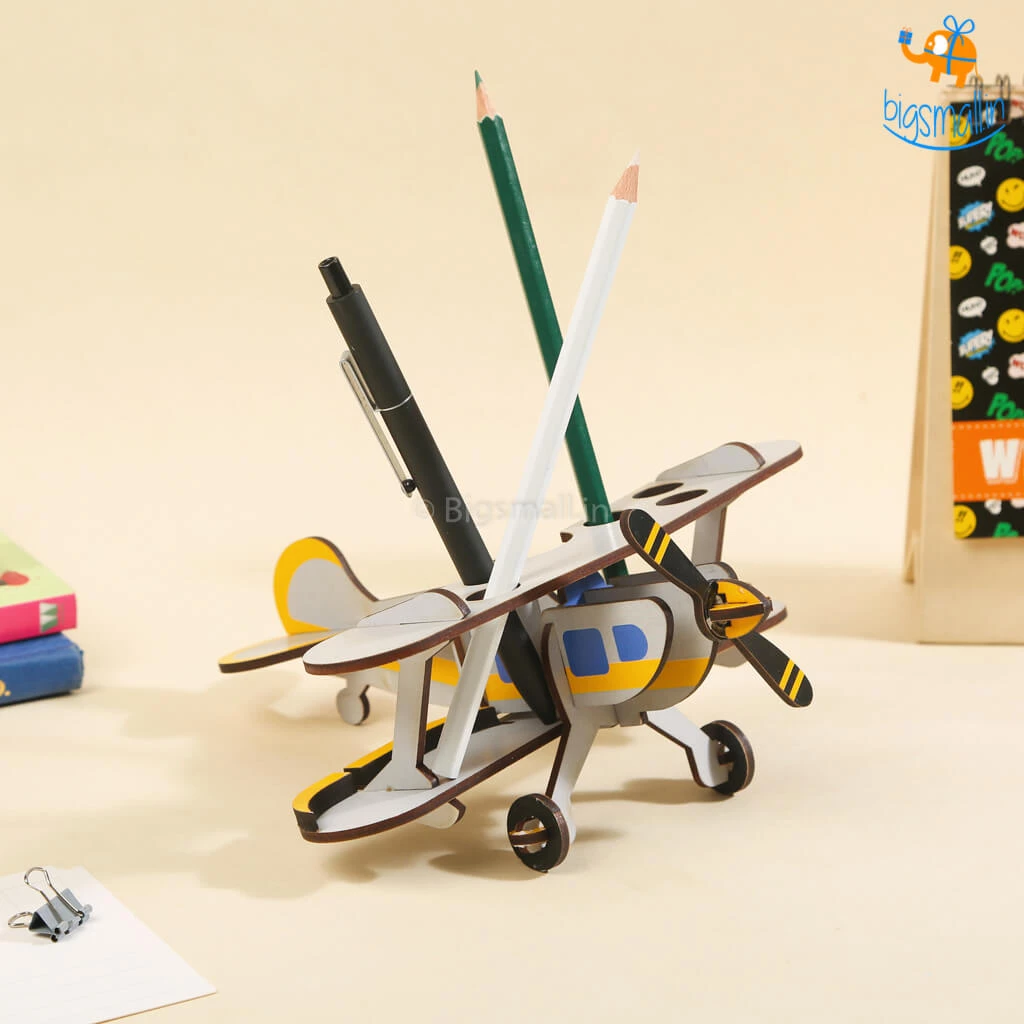 Ascetic Plane Pen Stand