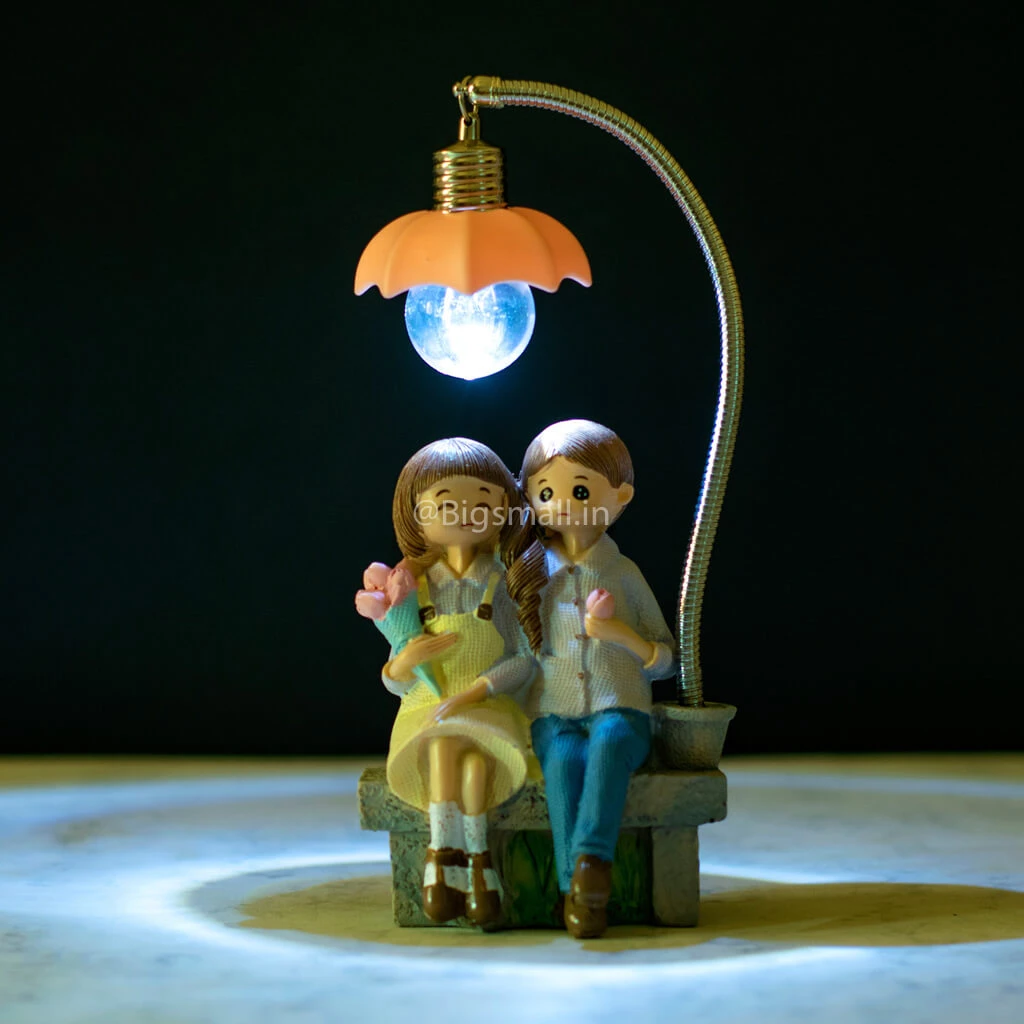 Big Daddy Couple On A Bench Table Lamp New