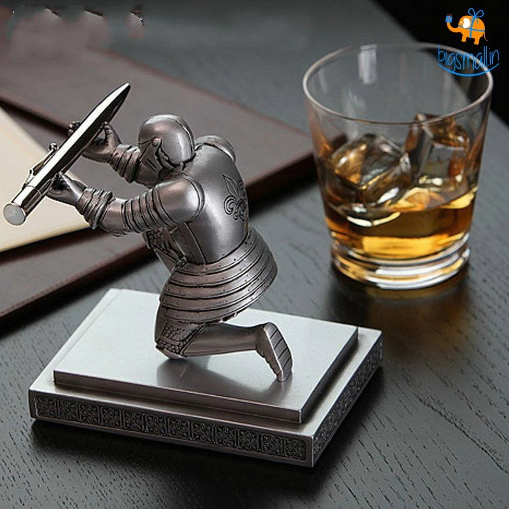 Mugga Executive Knight Pen Holder