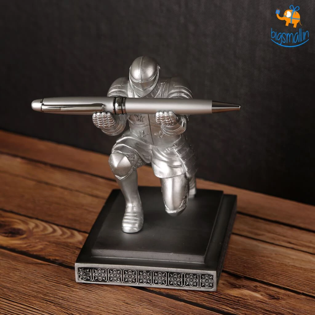 Mugga Executive Knight Pen Holder