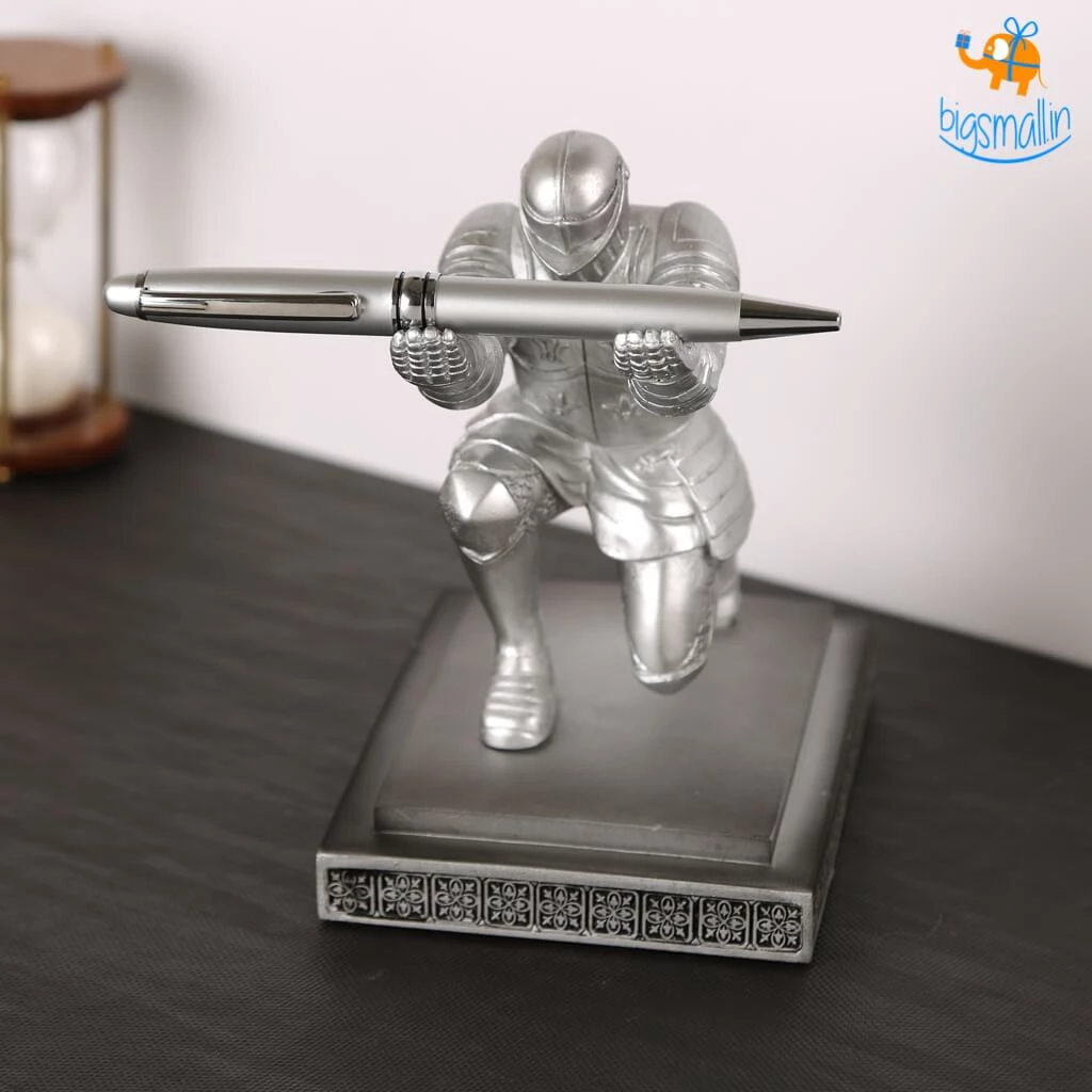 Mugga Executive Knight Pen Holder