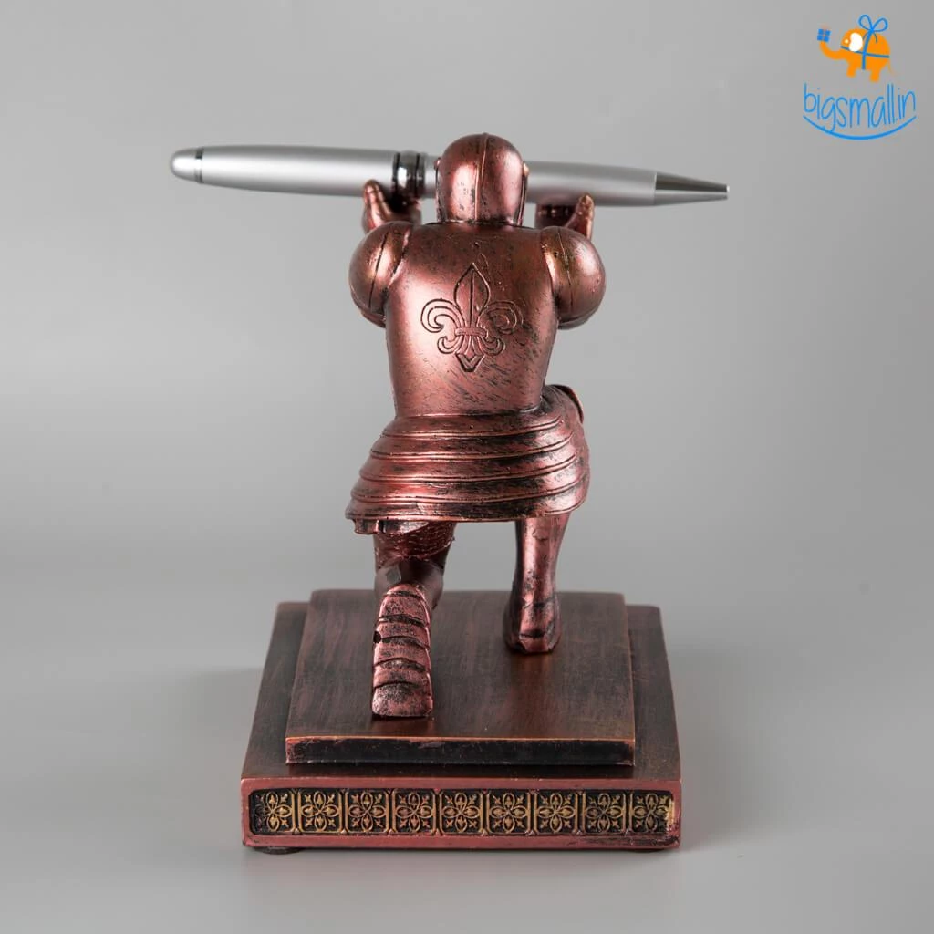 Mugga Executive Knight Pen Holder