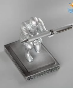 Mugga Executive Knight Pen Holder