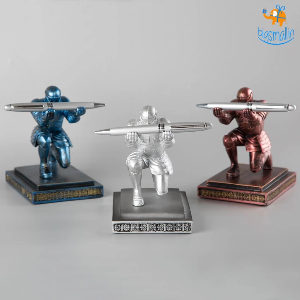 Mugga Executive Knight Pen Holder