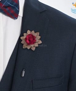VinnyC Flower Wooden Brooch