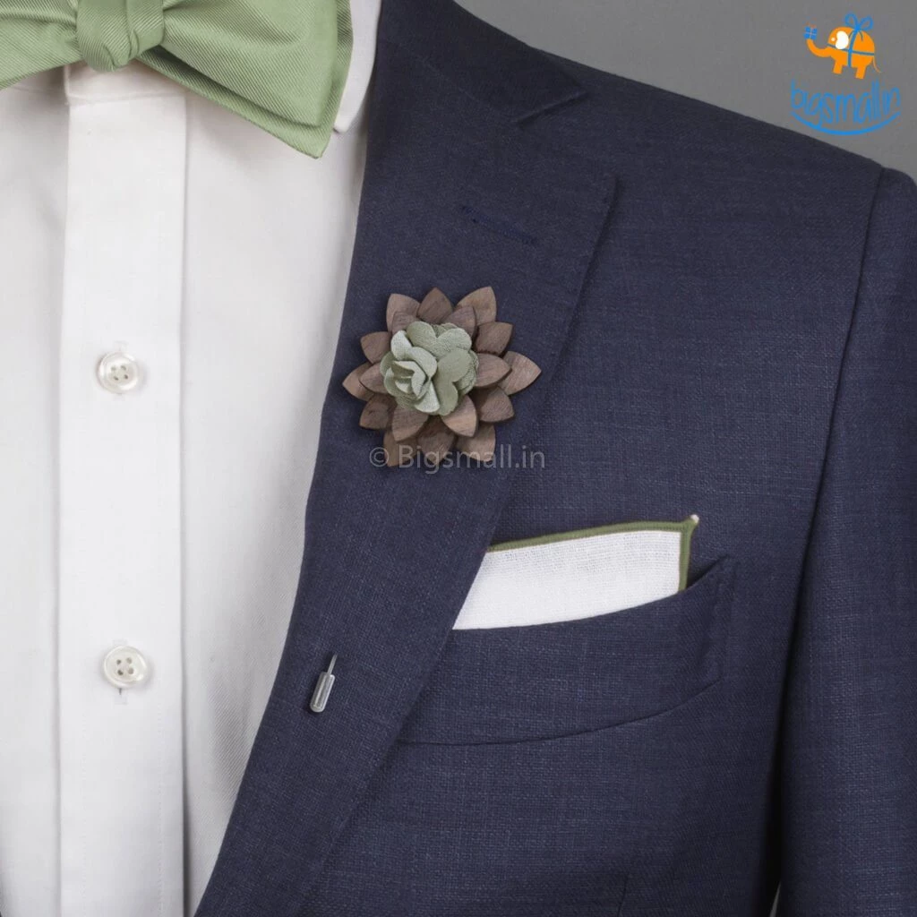 VinnyC Flower Wooden Brooch