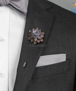 VinnyC Flower Wooden Brooch