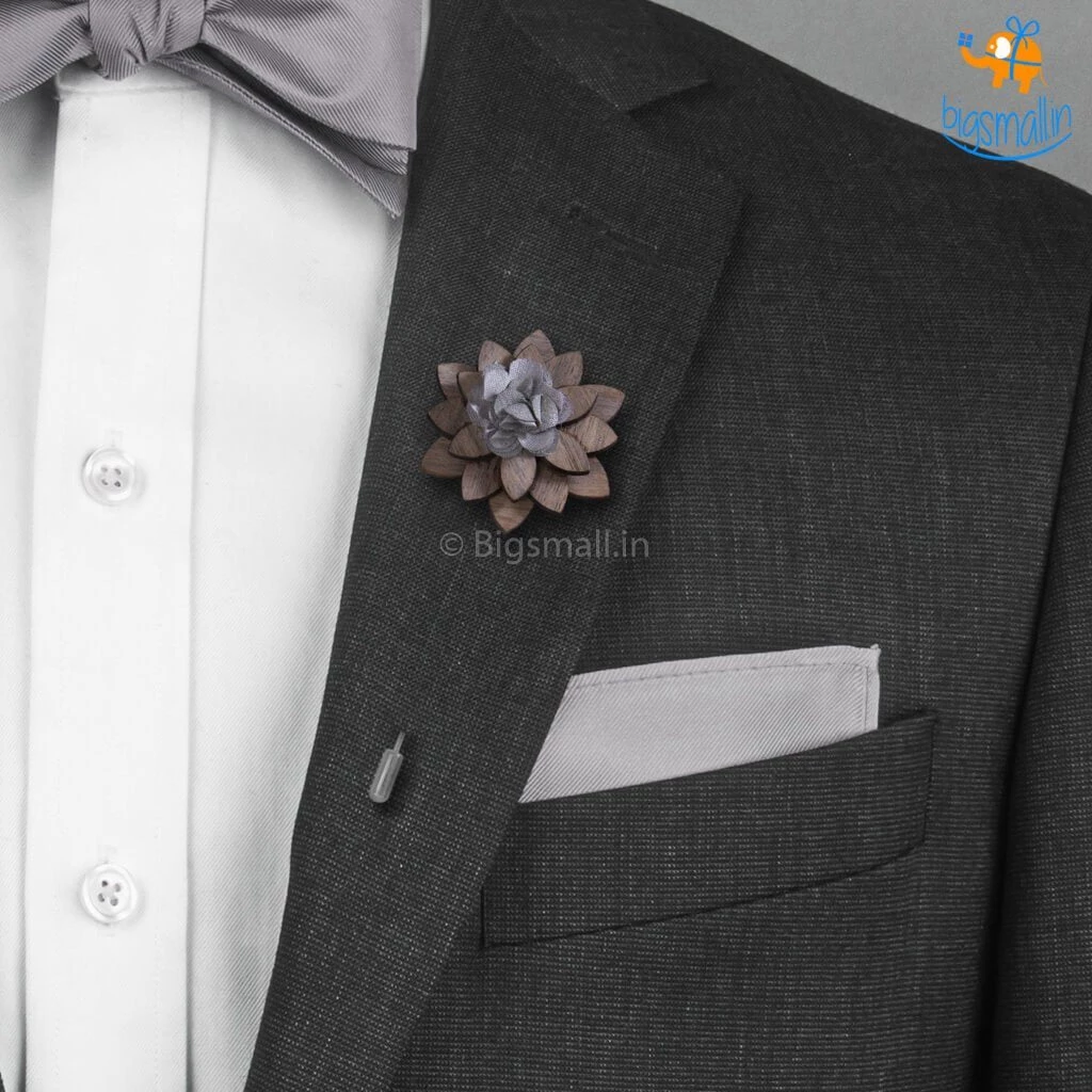 VinnyC Flower Wooden Brooch