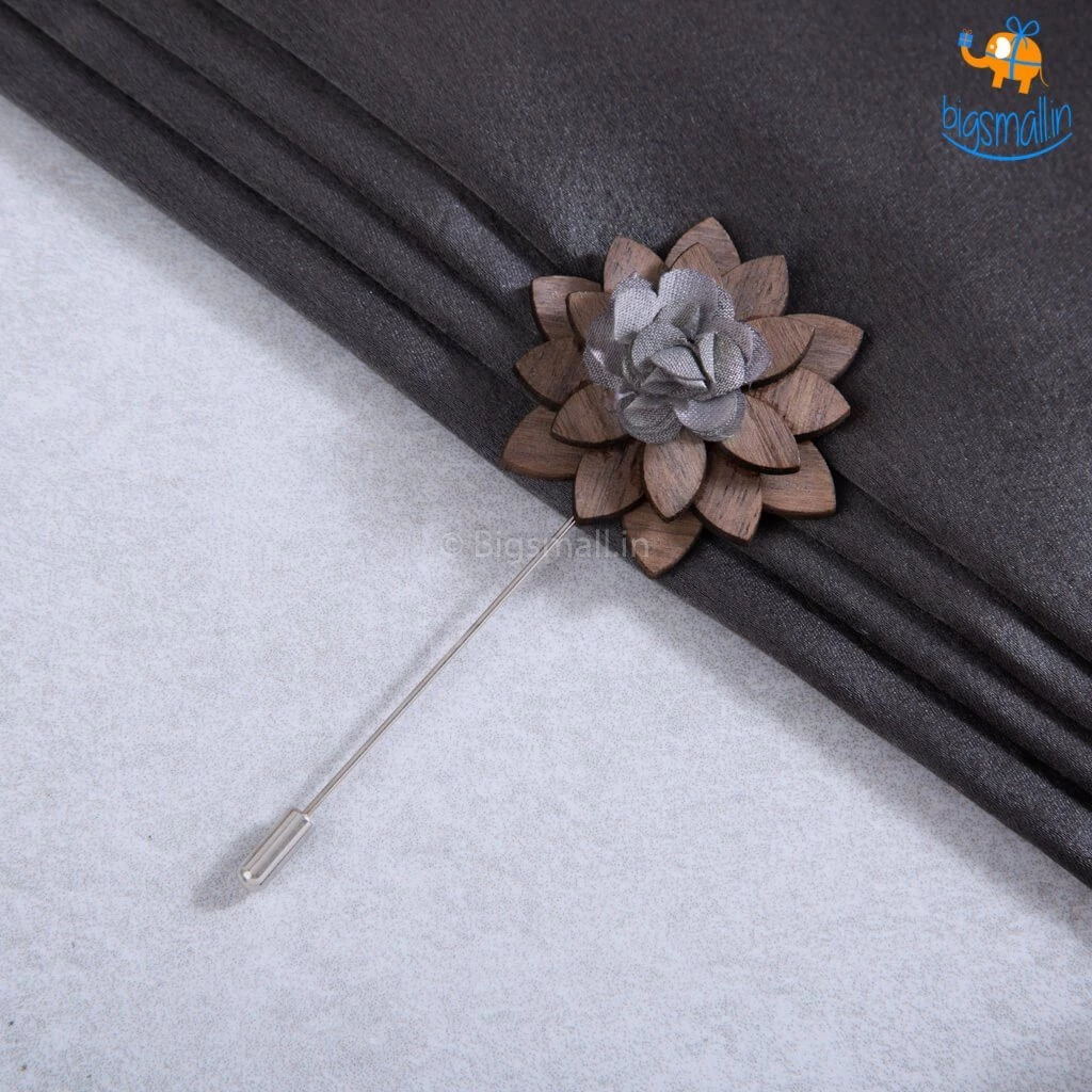 VinnyC Flower Wooden Brooch