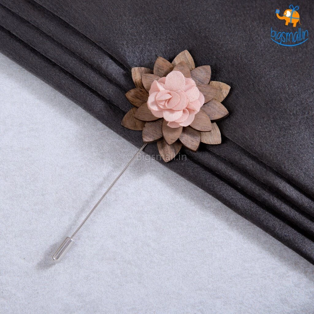 VinnyC Flower Wooden Brooch