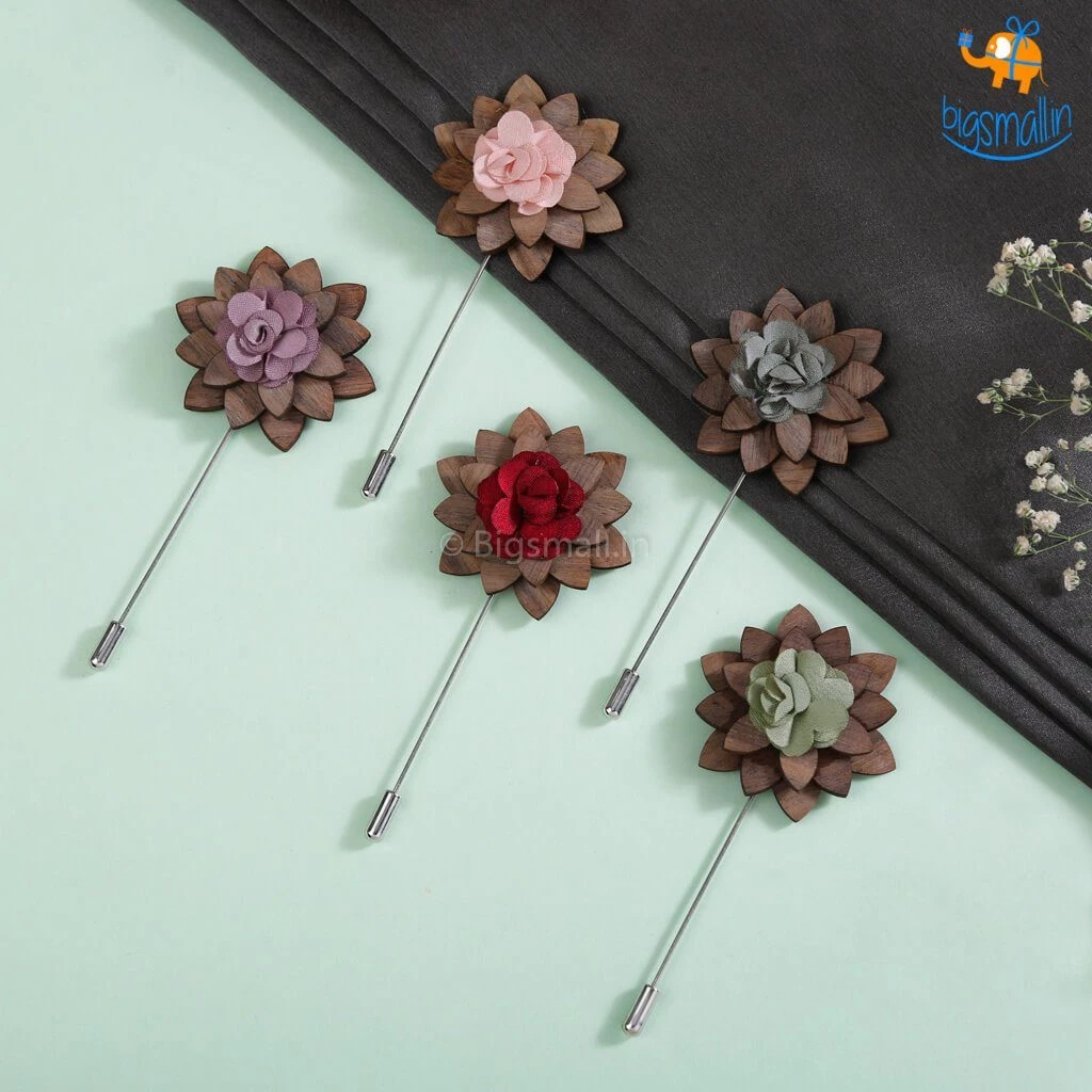 VinnyC Flower Wooden Brooch