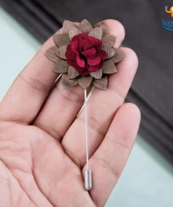 VinnyC Flower Wooden Brooch