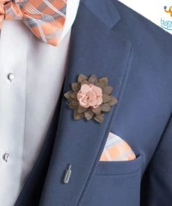 VinnyC Flower Wooden Brooch