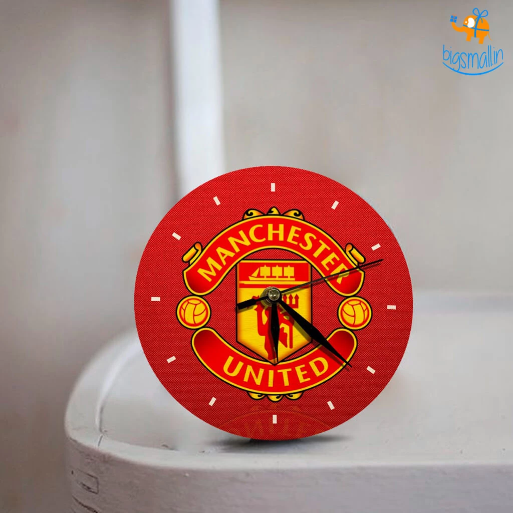 Bigsmall_cc All Of It Manchester United Wooden Table Clock