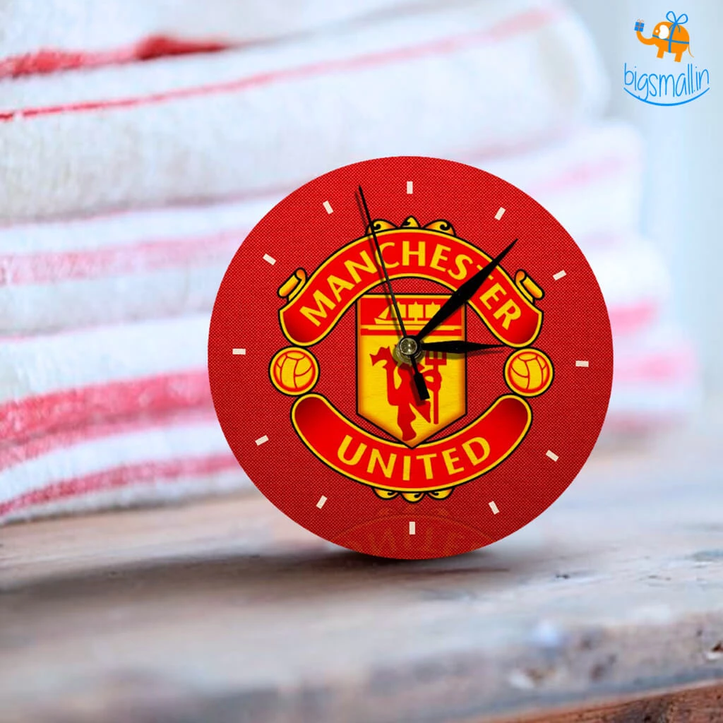 Bigsmall_cc All Of It Manchester United Wooden Table Clock