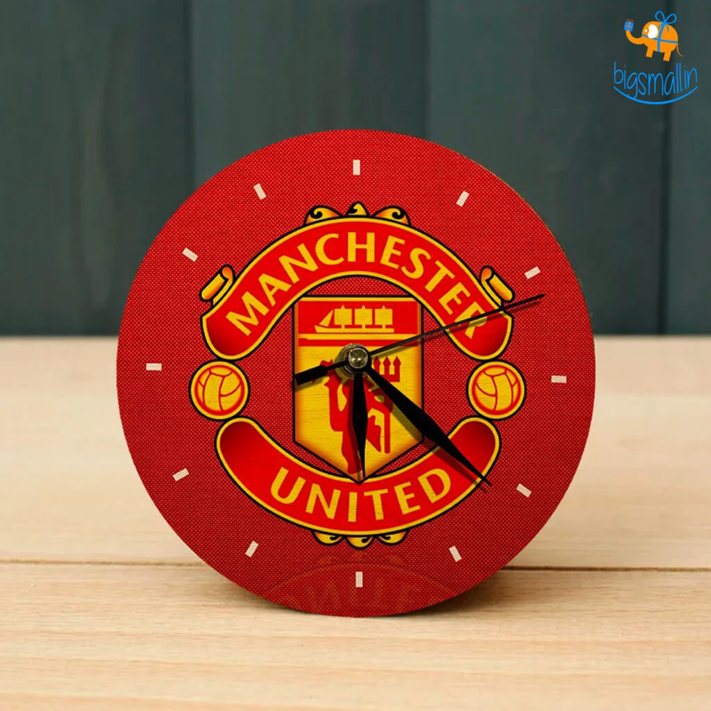 Bigsmall_cc All Of It Manchester United Wooden Table Clock