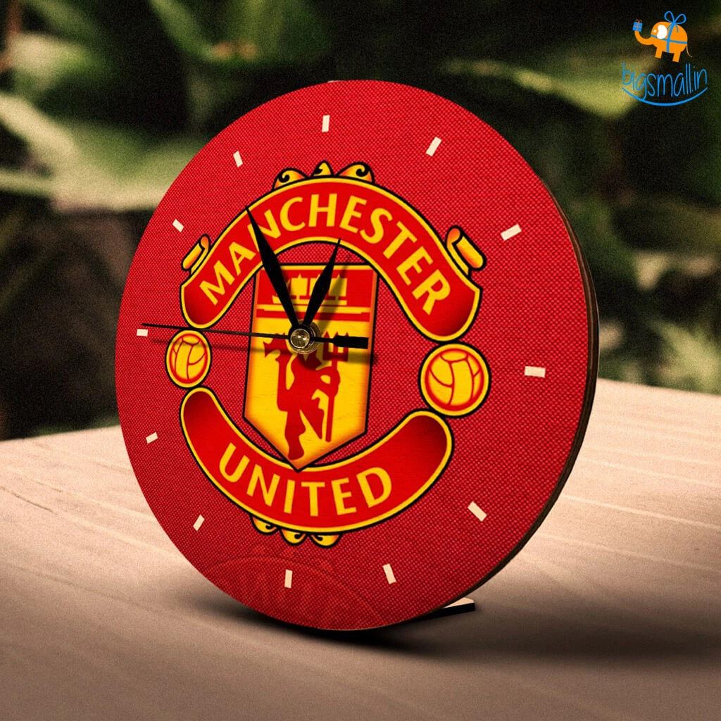 Bigsmall_cc All Of It Manchester United Wooden Table Clock
