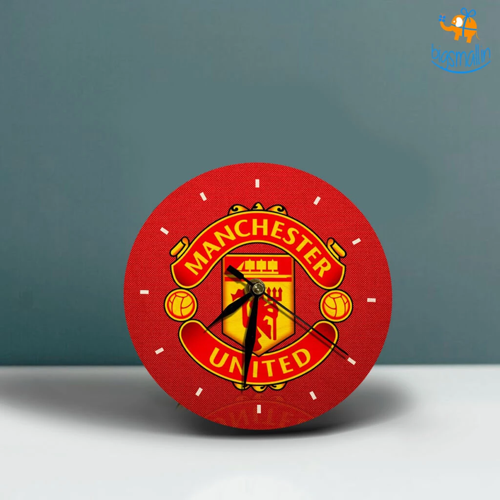 Bigsmall_cc All Of It Manchester United Wooden Table Clock