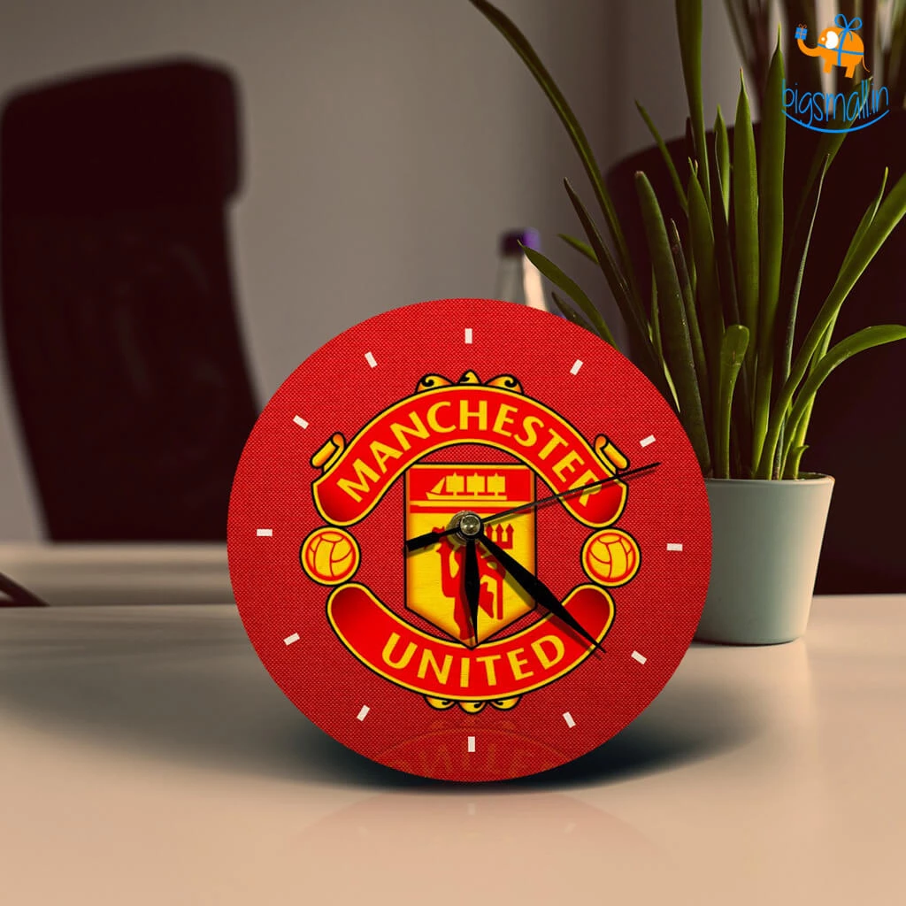 Bigsmall_cc All Of It Manchester United Wooden Table Clock