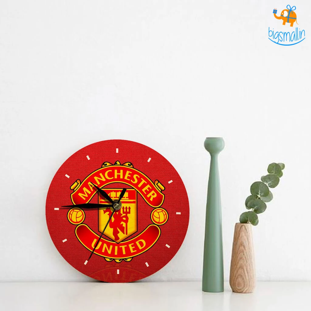 Bigsmall_cc All Of It Manchester United Wooden Table Clock
