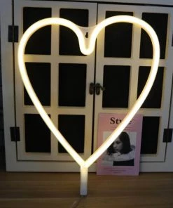 VinnyC Neon Heart Light