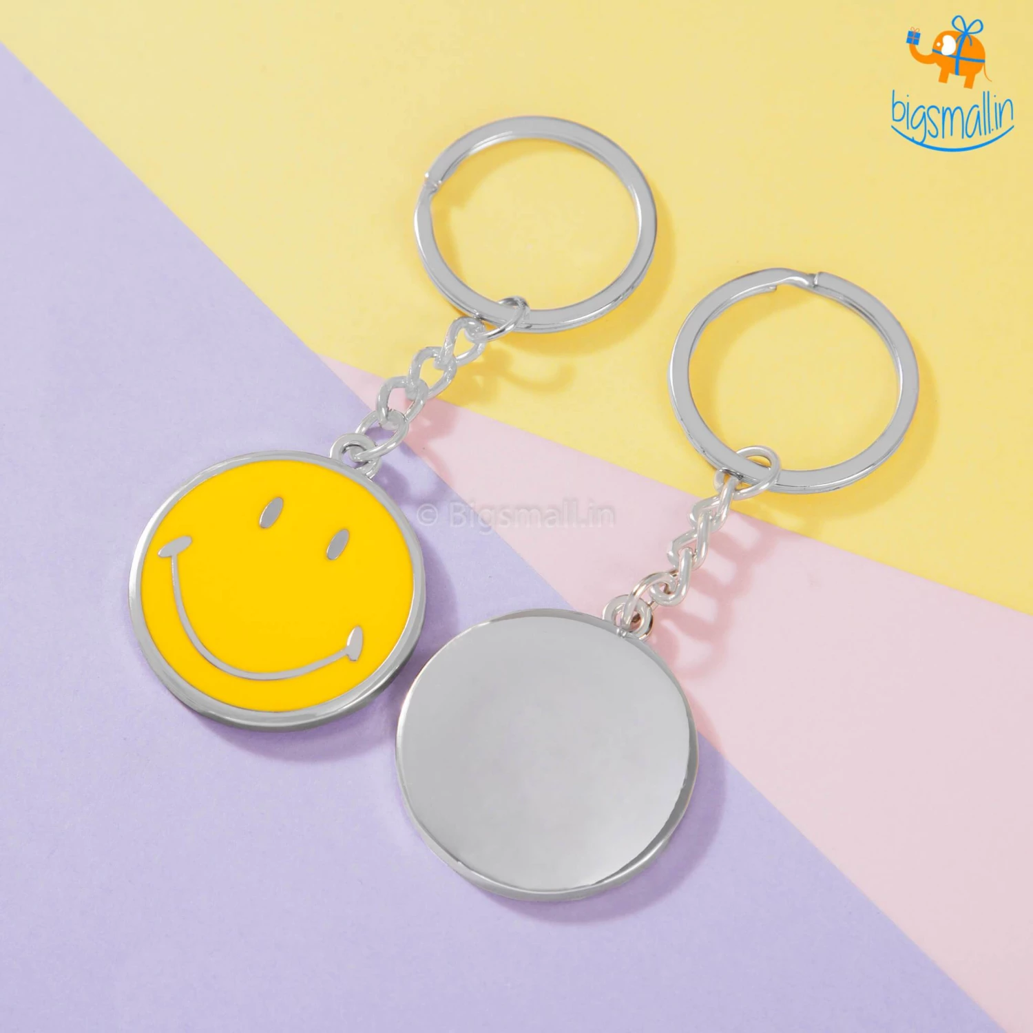 Bigsmall_hmk All Of It Smiley Metallic Keychain