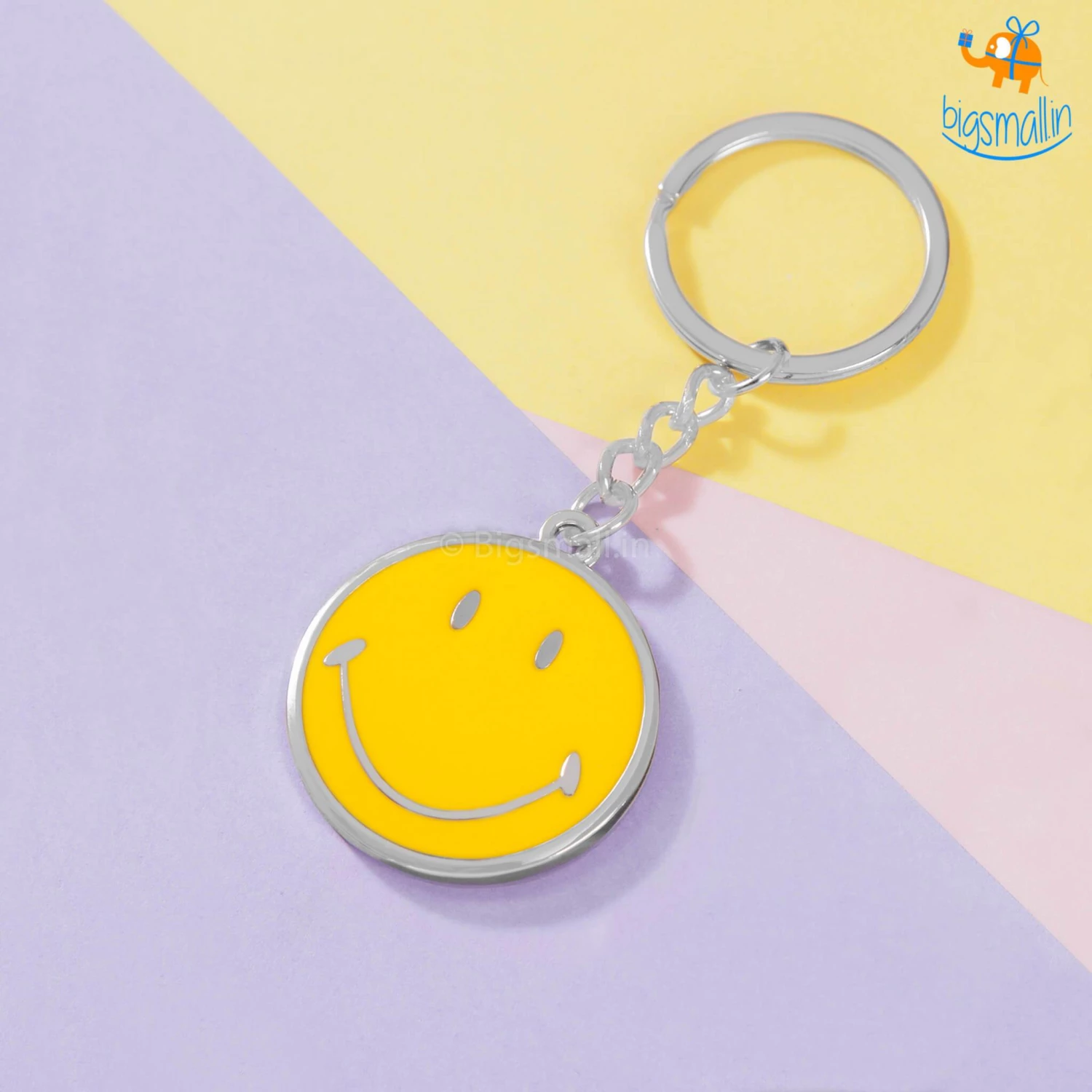 Bigsmall_hmk All Of It Smiley Metallic Keychain