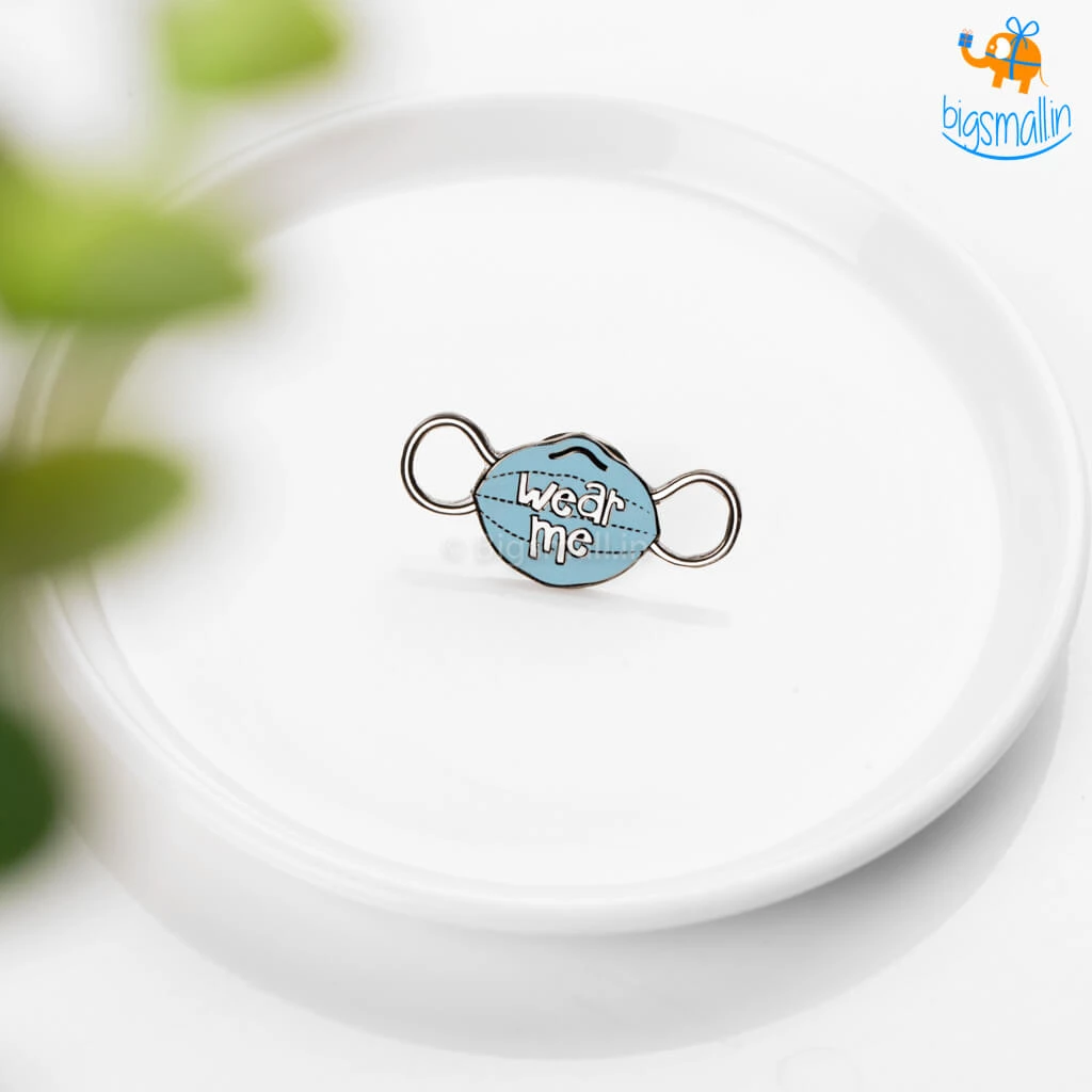 Bigsmall_piu Wear Me Lapel Pin