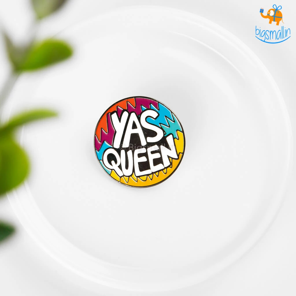 Bigsmall_piu All Of It Yas Queen Lapel Pin